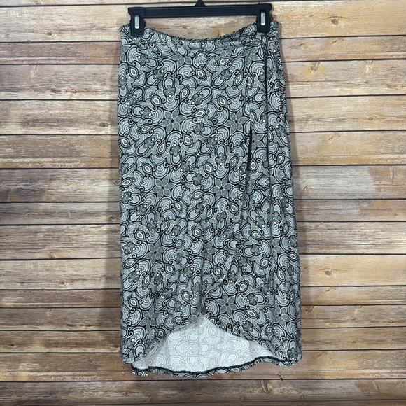 Adrienne Vittadini  Black and White Patterned Skirt - Picture 5 of 5